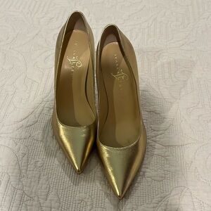EUC Ivanka Trump Gold Heels size 8.5
